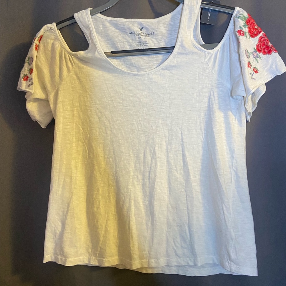 American Eagle Cold Shoulder Floral Sleeve Tee